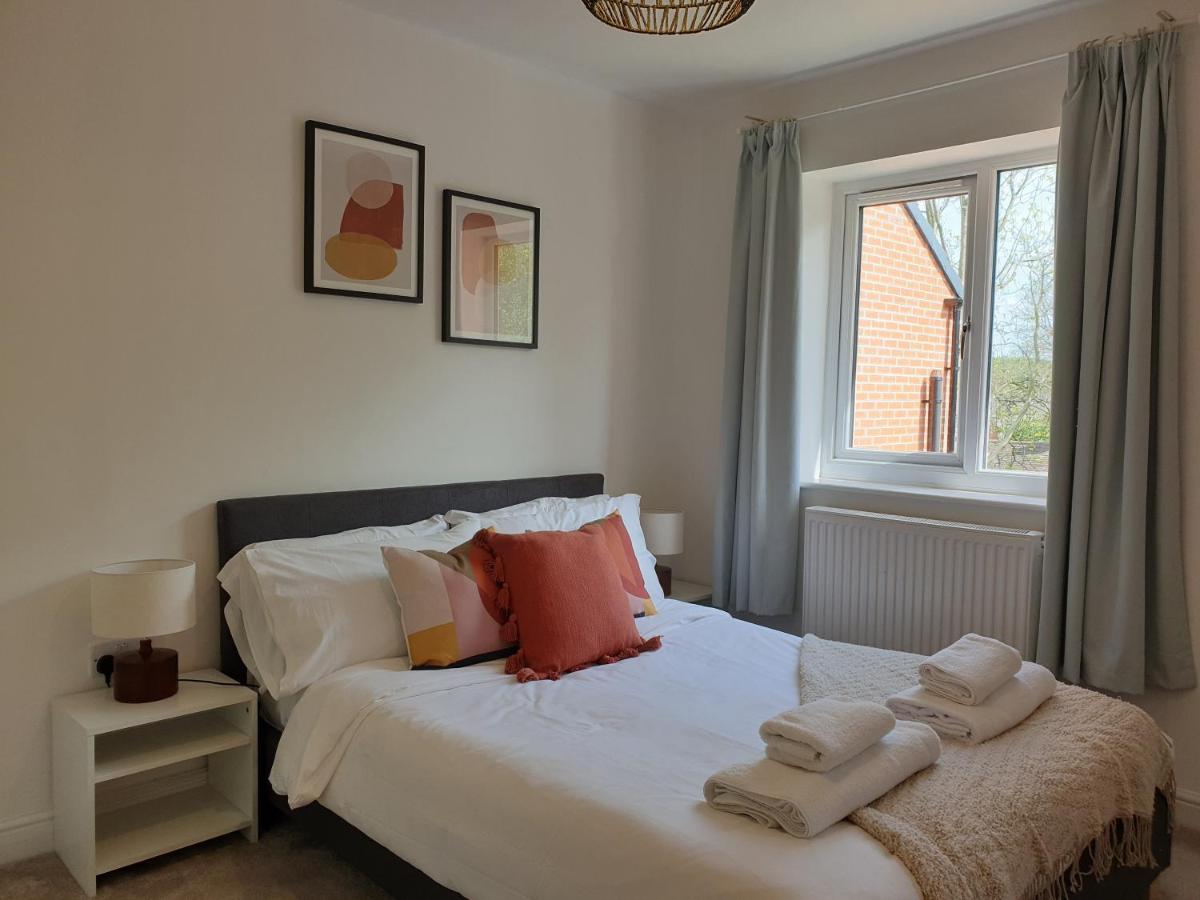 Cheerful 1 Private Room-ensuite With Free Parking Homestay *