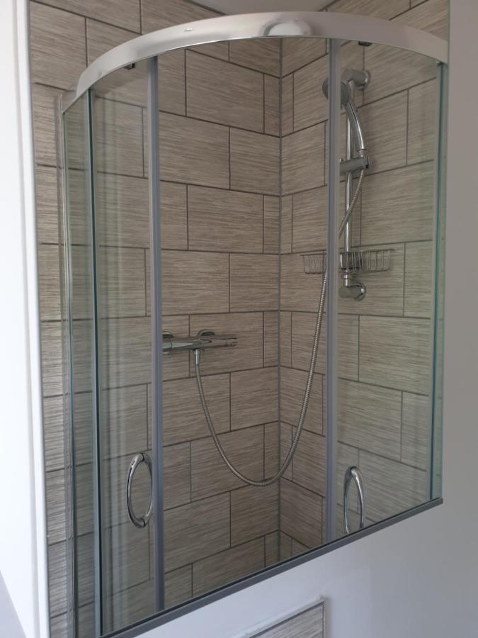 Cheerful 1 Private Room-ensuite With Free Parking