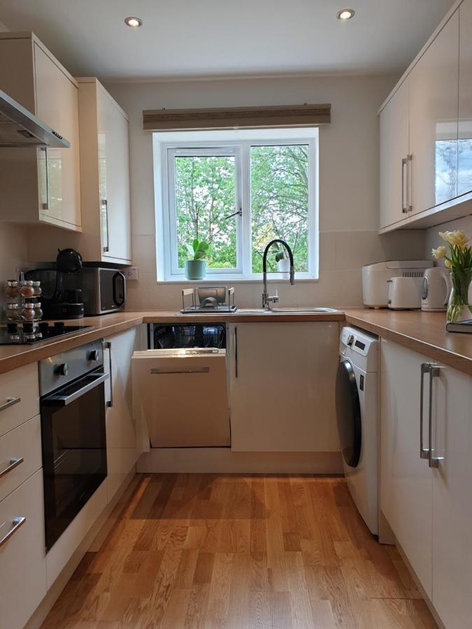 Cheerful 1 Private Room-ensuite With Free Parking Homestay *